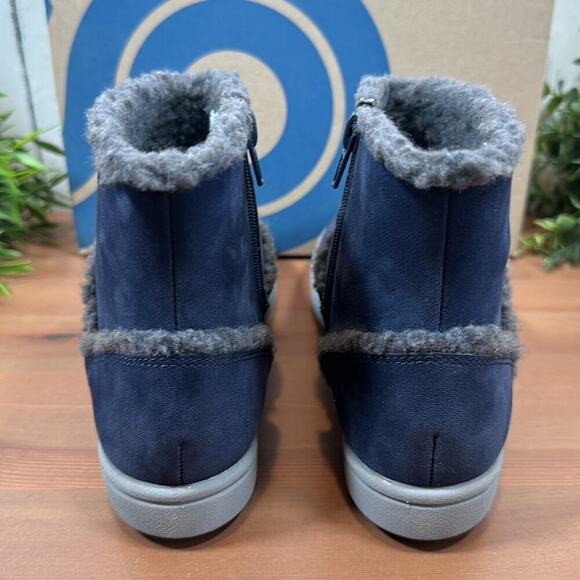 Clarks Cloudsteppers Step Glow Rose Faux Fur Ankle Boots Size 5.5 - Picture 5 of 10